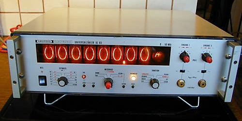 Ein Frequenzzähler, wahrscheinlich mit einer ZM1025